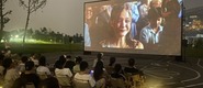 （操骚逼国产转载）成都秋夜“新耍法”：到公园看坝坝电影